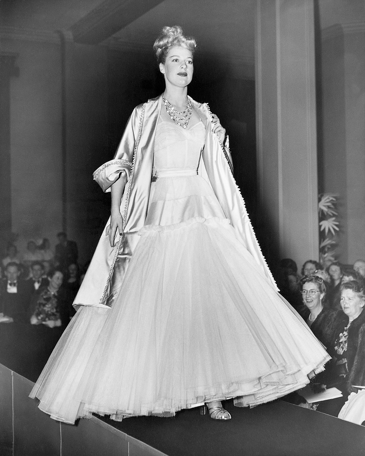 Presentation of the Adélaïde ensemble from the Spring Summer 1948 haute